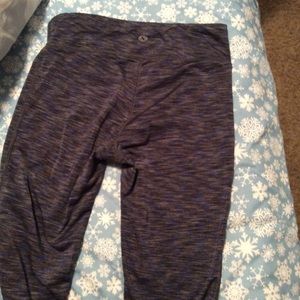 Blue gray black heathery cropped leggings